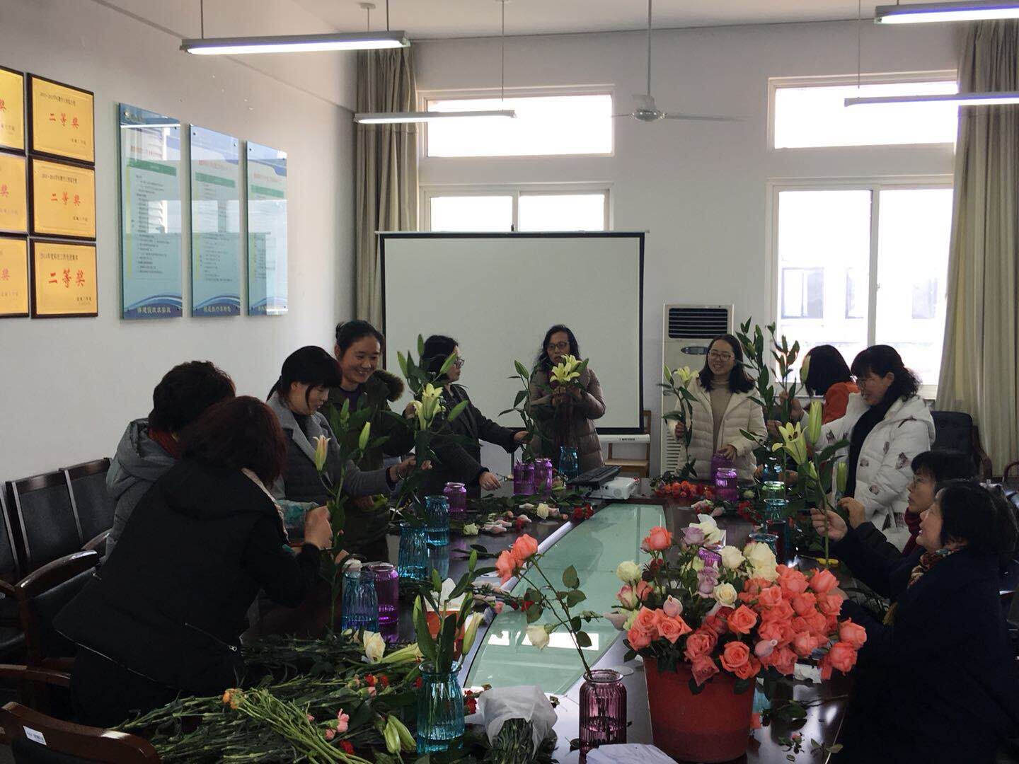 PA视讯官方网站女教师上得了讲堂,做得了科研,插得了花,棒棒哒! PA视讯官方网站女教师上得了讲堂,做得了科研,插得了花,棒棒哒!